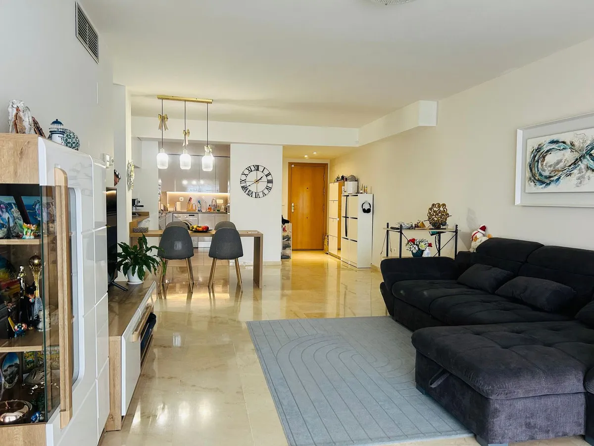 7d5a08fd-952f-45f6-8c07-60b2824db79b