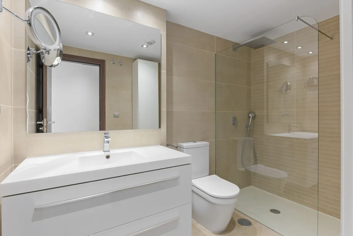 d4c0931e-3564-4171-9605-60511adb61a0