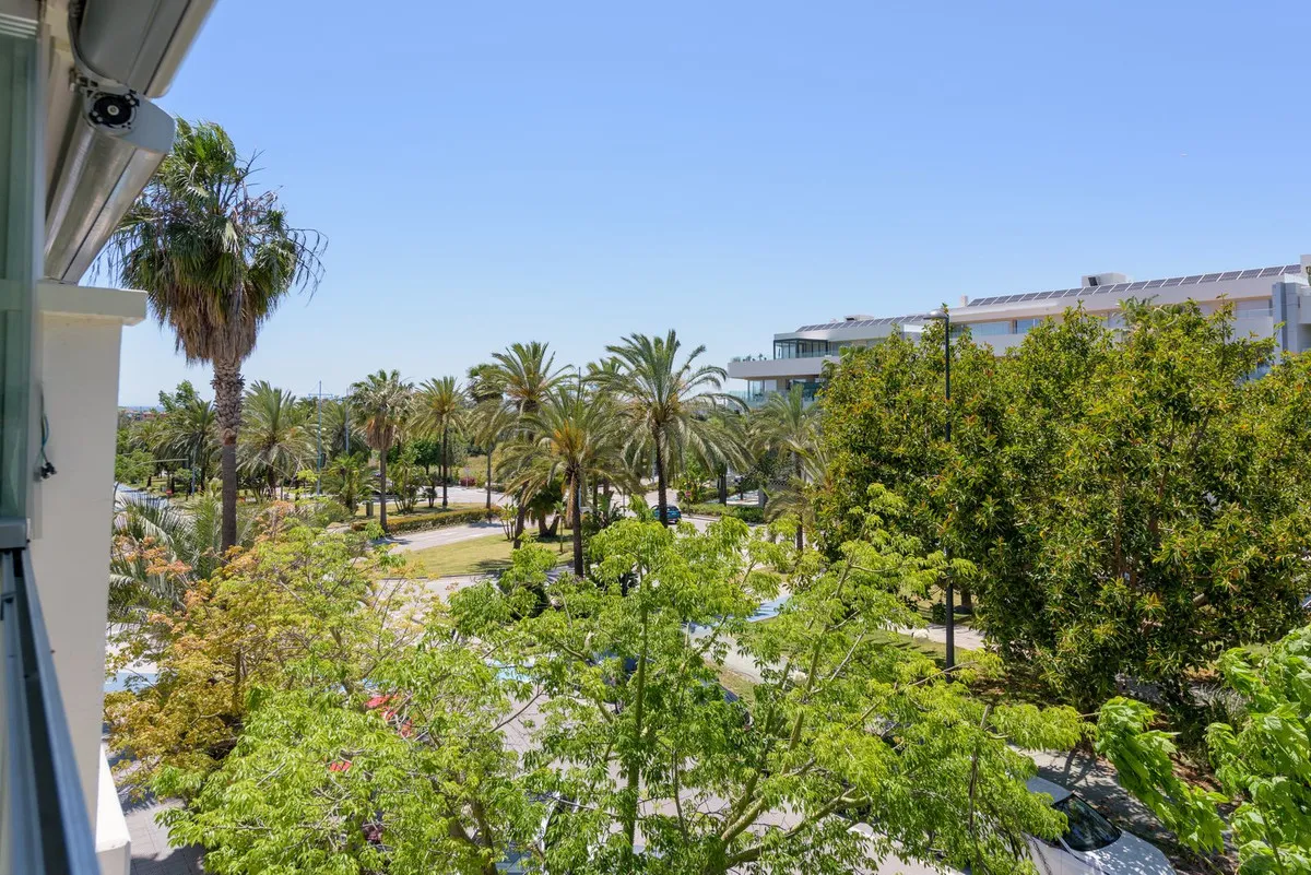 db697e9c-18b1-4f8f-b639-ba3177f814f0