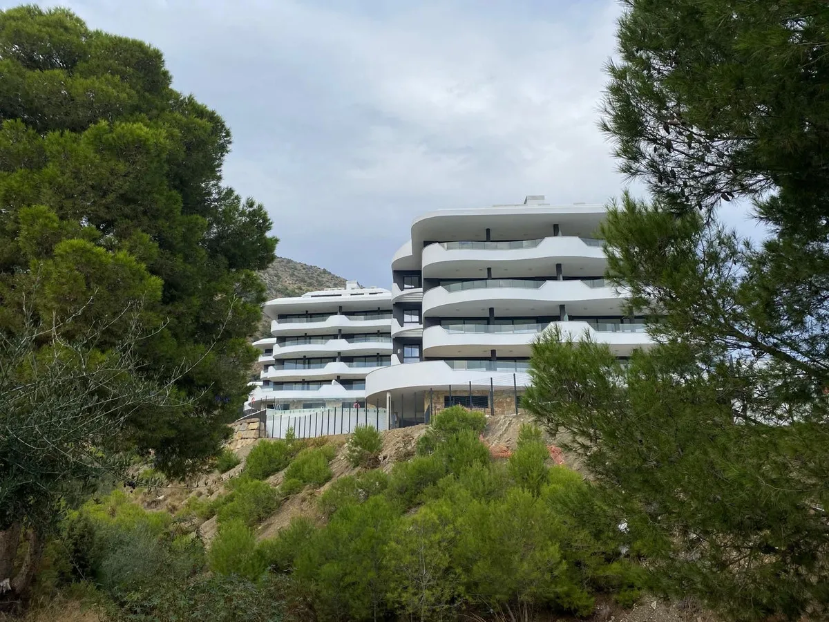 cb835ea9-bb5a-4a6d-b465-84f87ccf50e1