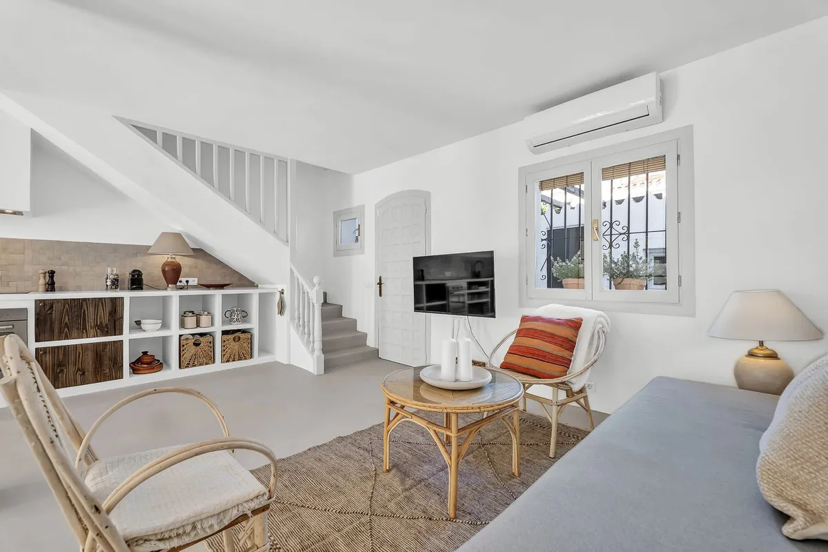 1e556dcd-3872-4e2e-8eae-127e8f69fb91