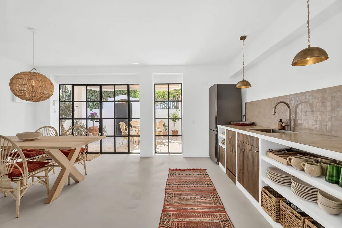 94b3859c-557f-441e-b86b-1893d2adee48