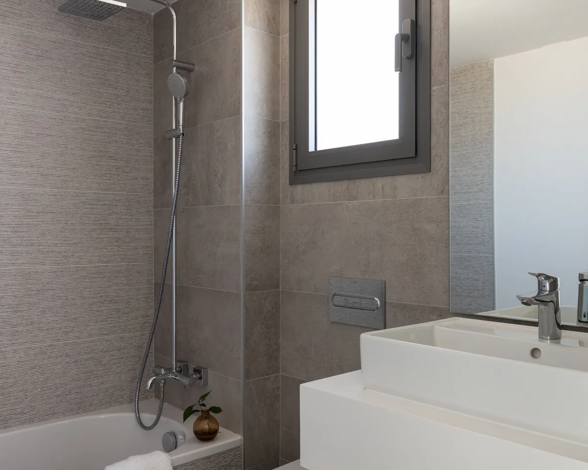 b1667a7a-d122-412d-b73b-66df0a413bb4