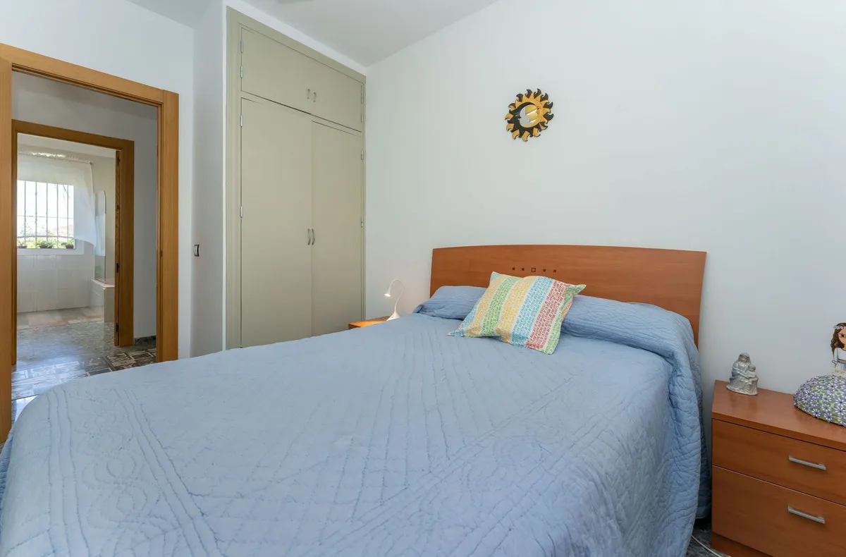 b04295d7-77d4-4c28-abbc-cc70365df2ec