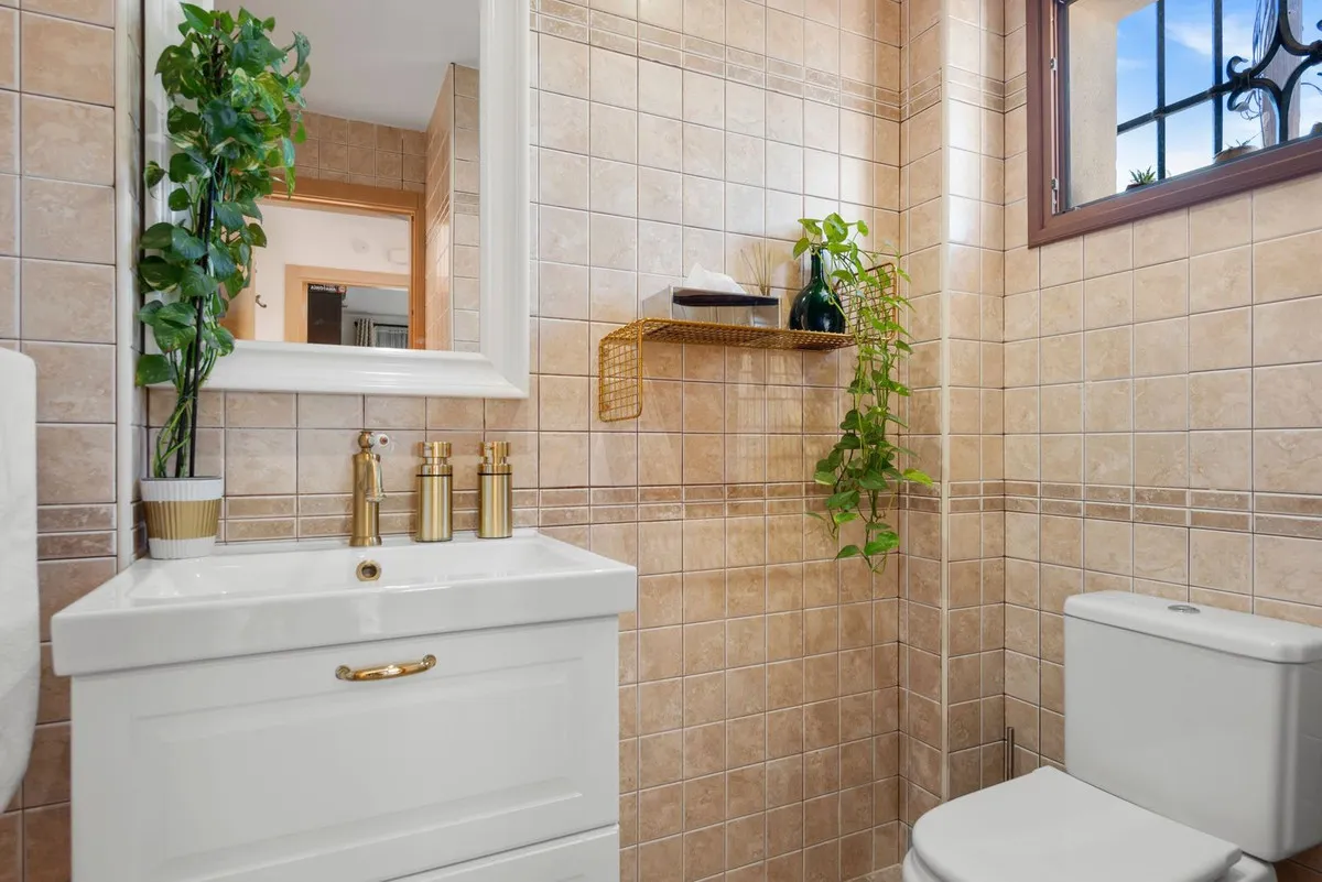 e87445db-a01b-4bb6-ba56-08a814fb3fff