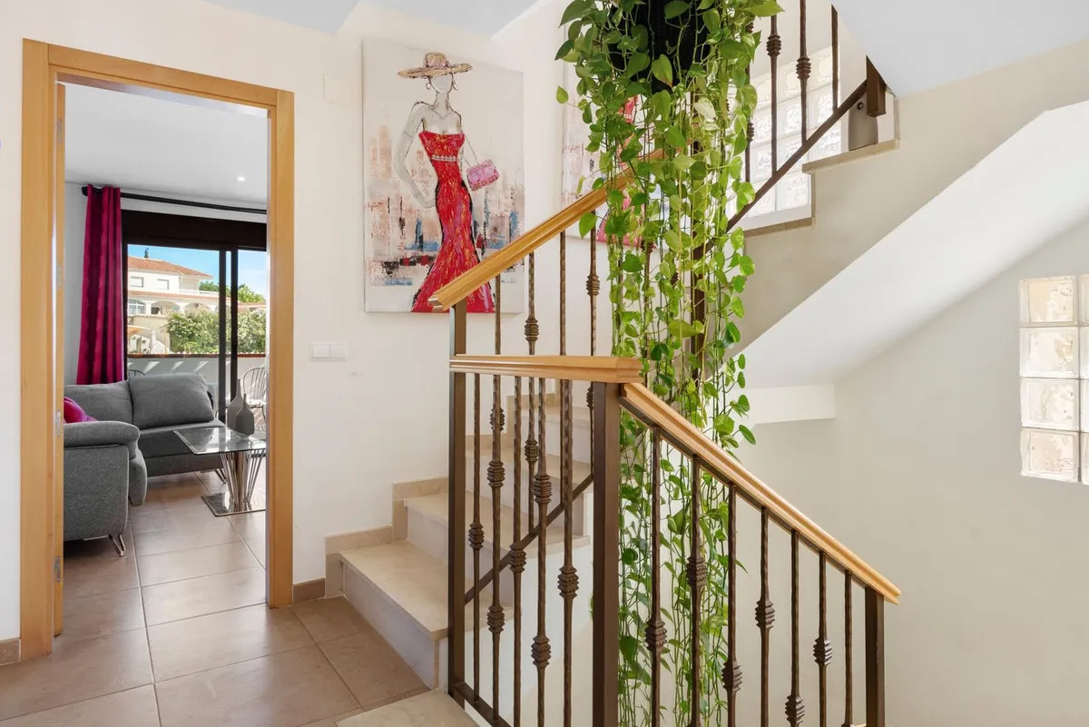 fc04307e-2fab-46f1-94a6-3b7466308695