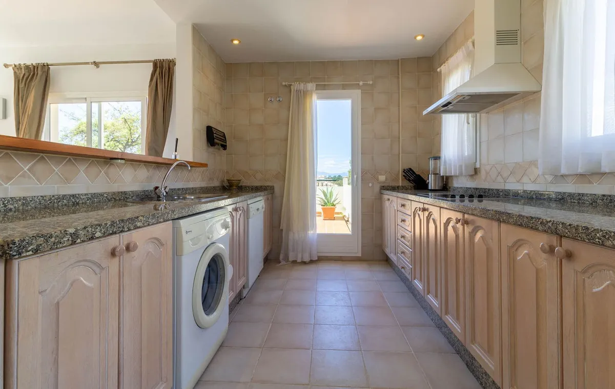 0b40931d-f40d-4dc8-b540-ba37d82c0f3d