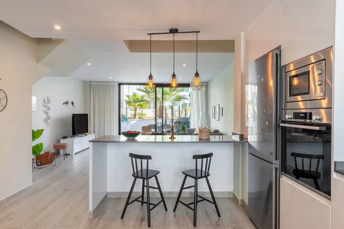 bb9207b4-6dee-47f7-aa48-fdce8ab53a21