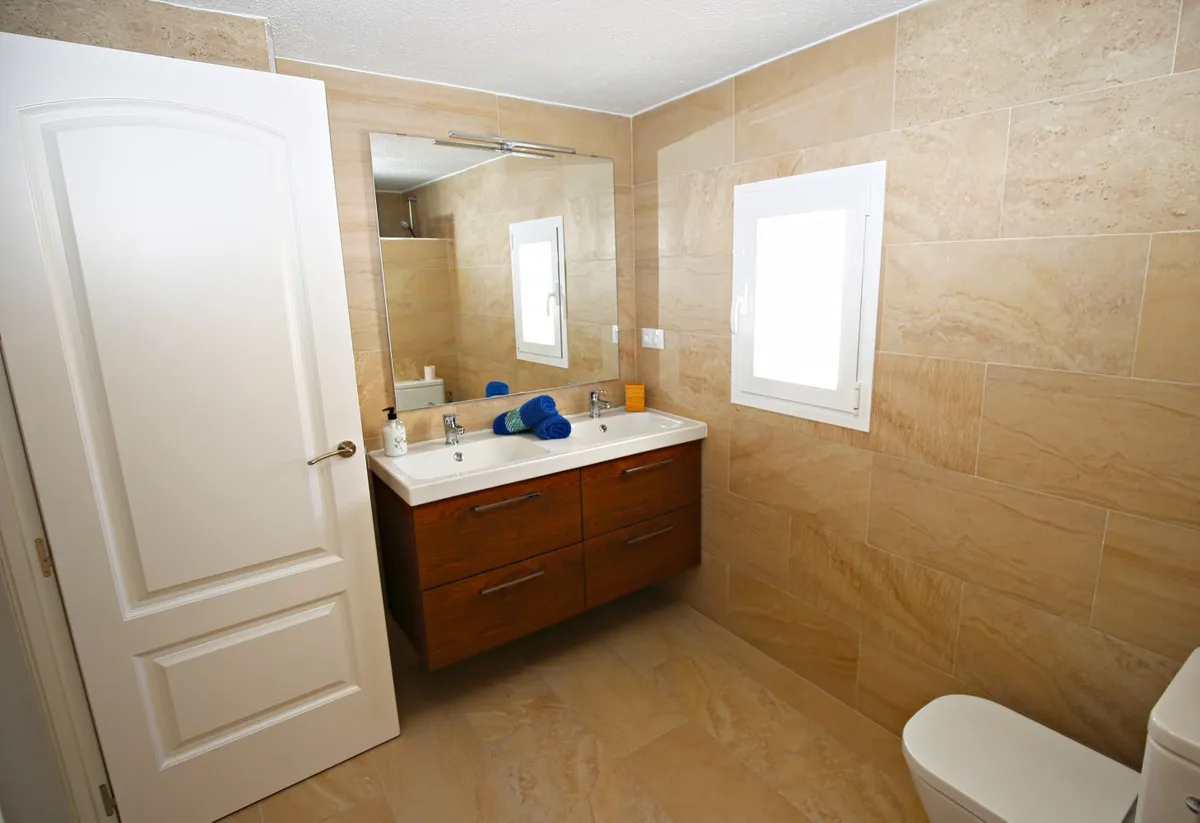 a1ddd5d5-d799-473c-ab5c-8332988e3174