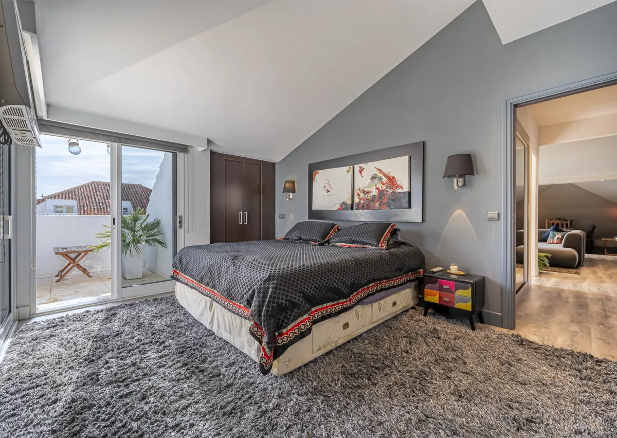 2f3b7d8c-d209-4370-b893-08a3590d91b3