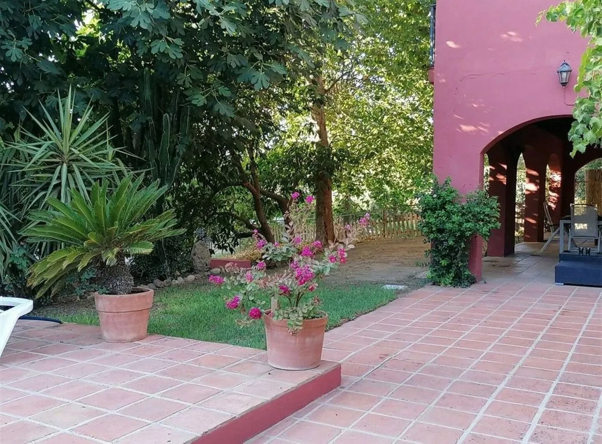 b327500f-c73f-4bff-b09b-74ccd25a8b65