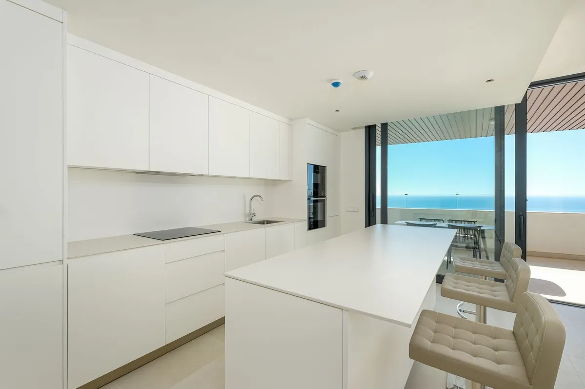 b937e8fb-32a7-45a7-8796-48b260652a3b