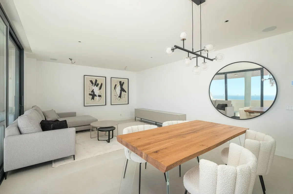 dc2654fb-ff78-45ed-87c7-f1e93a5407e5