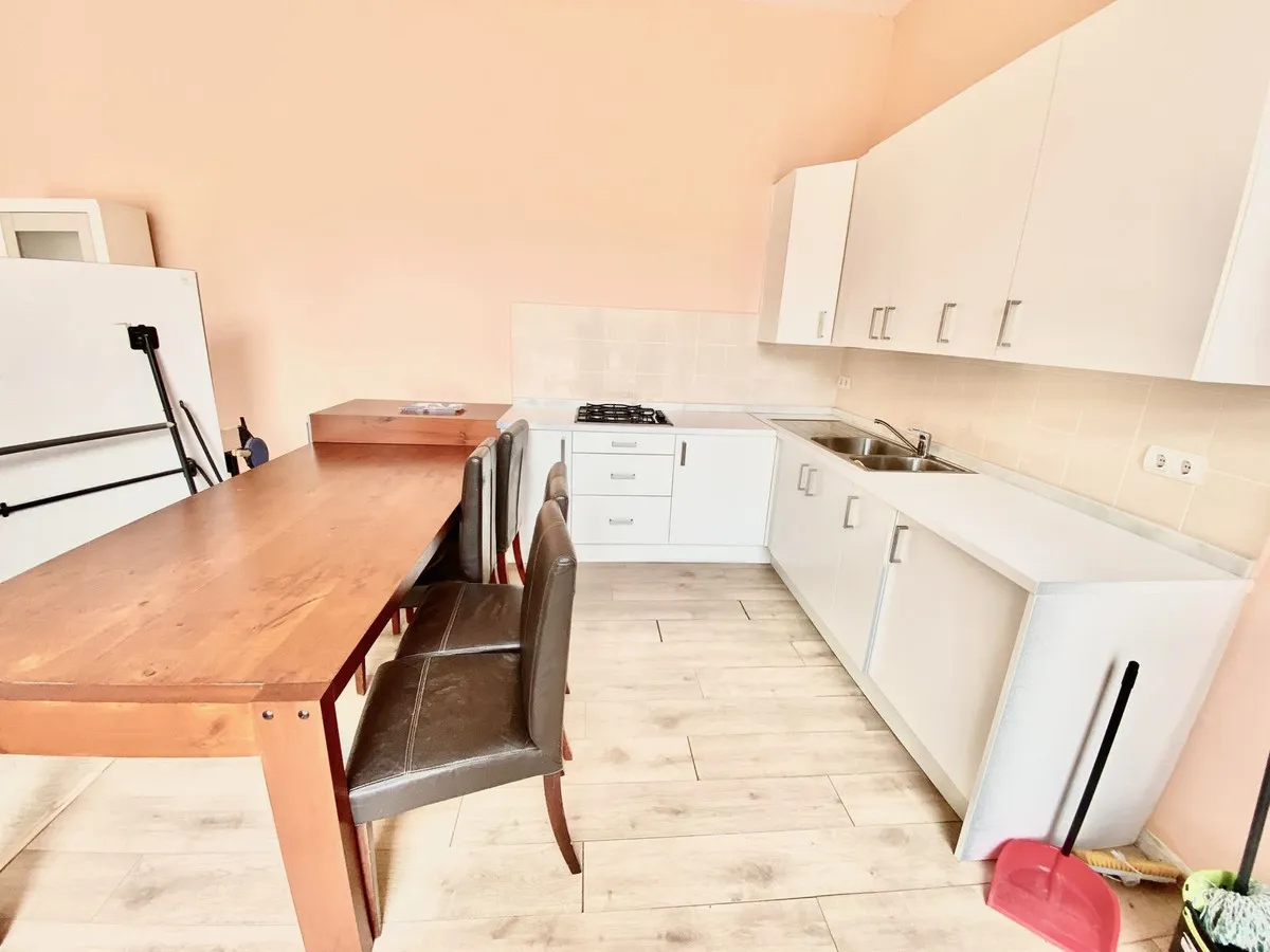 aa5d6277-a50c-4ff8-954b-fbf6e75d5374