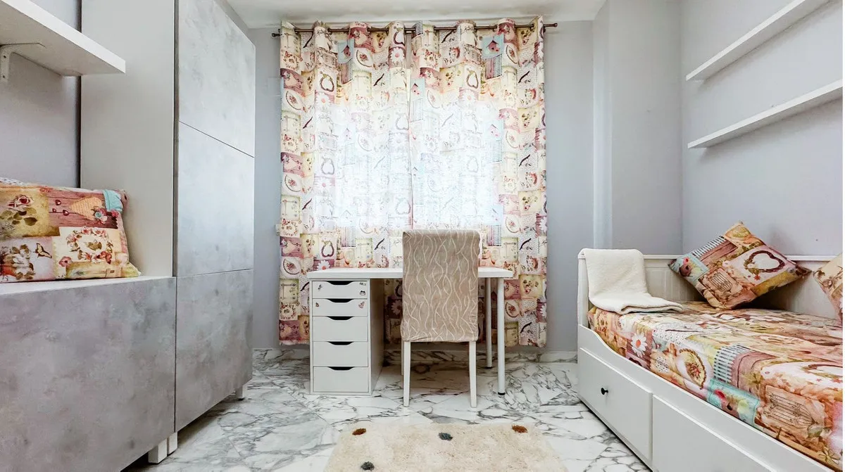 b2005d02-991a-404d-9a14-cd0140ced5b5