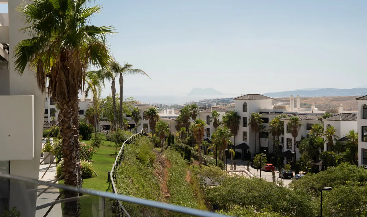 e208e5b3-cc91-4ebe-aab0-842c92f74a18