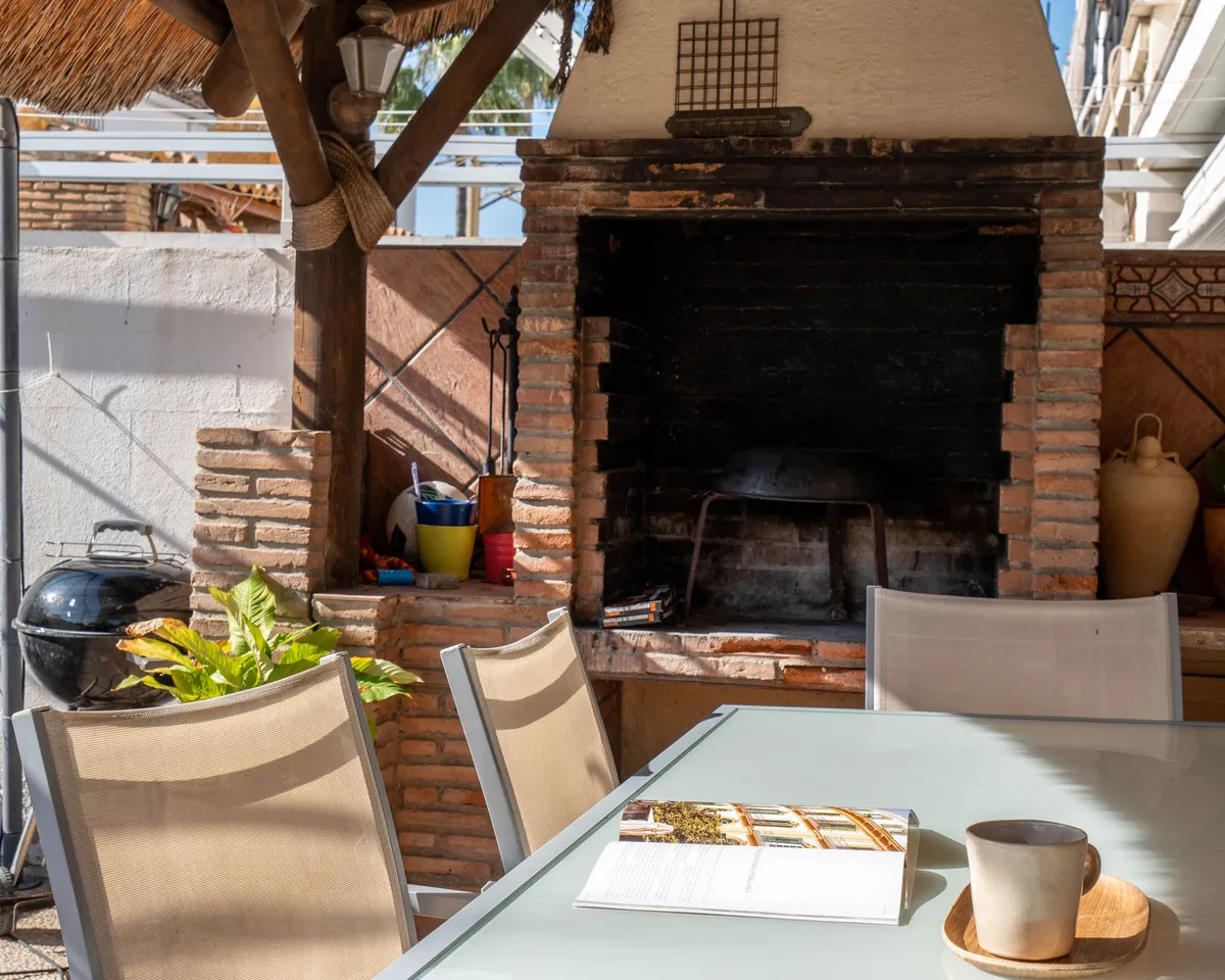 8de4b438-2995-4cea-b48f-93063156d126