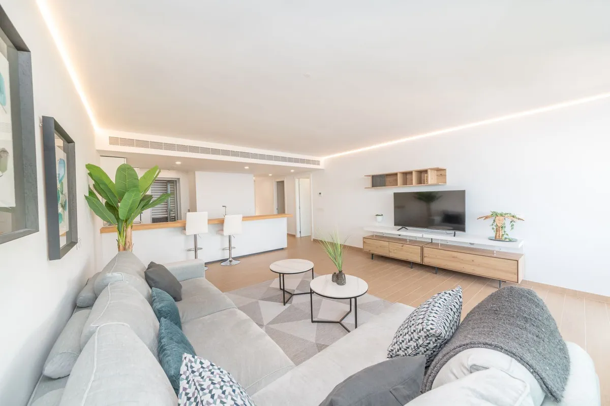 c775d29d-4ccd-4c39-b4b0-3c6c58f1a4b4