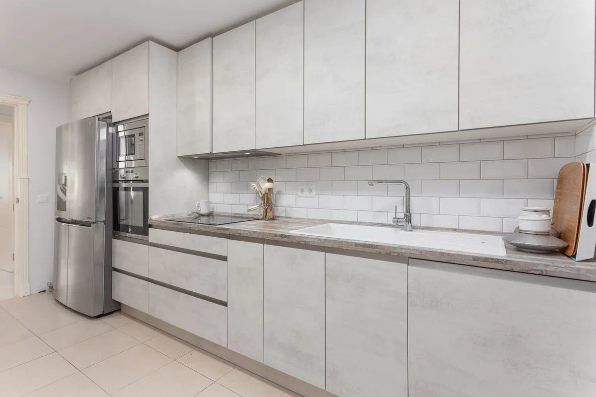 d9dab7df-5444-40e8-976d-54b200a88551