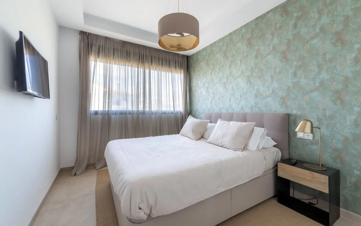 5f93f5df-7336-4f61-b9dd-9464f96079e2