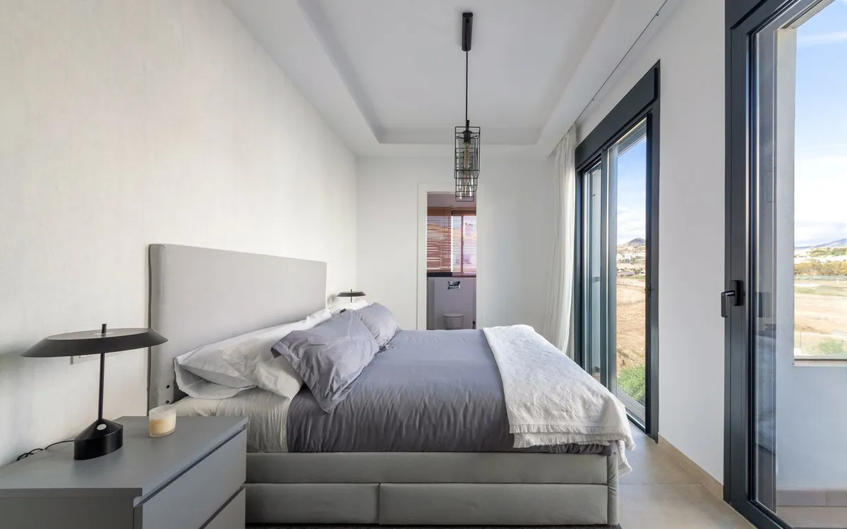 dba593f0-3892-43c6-94a1-785a21114d6b