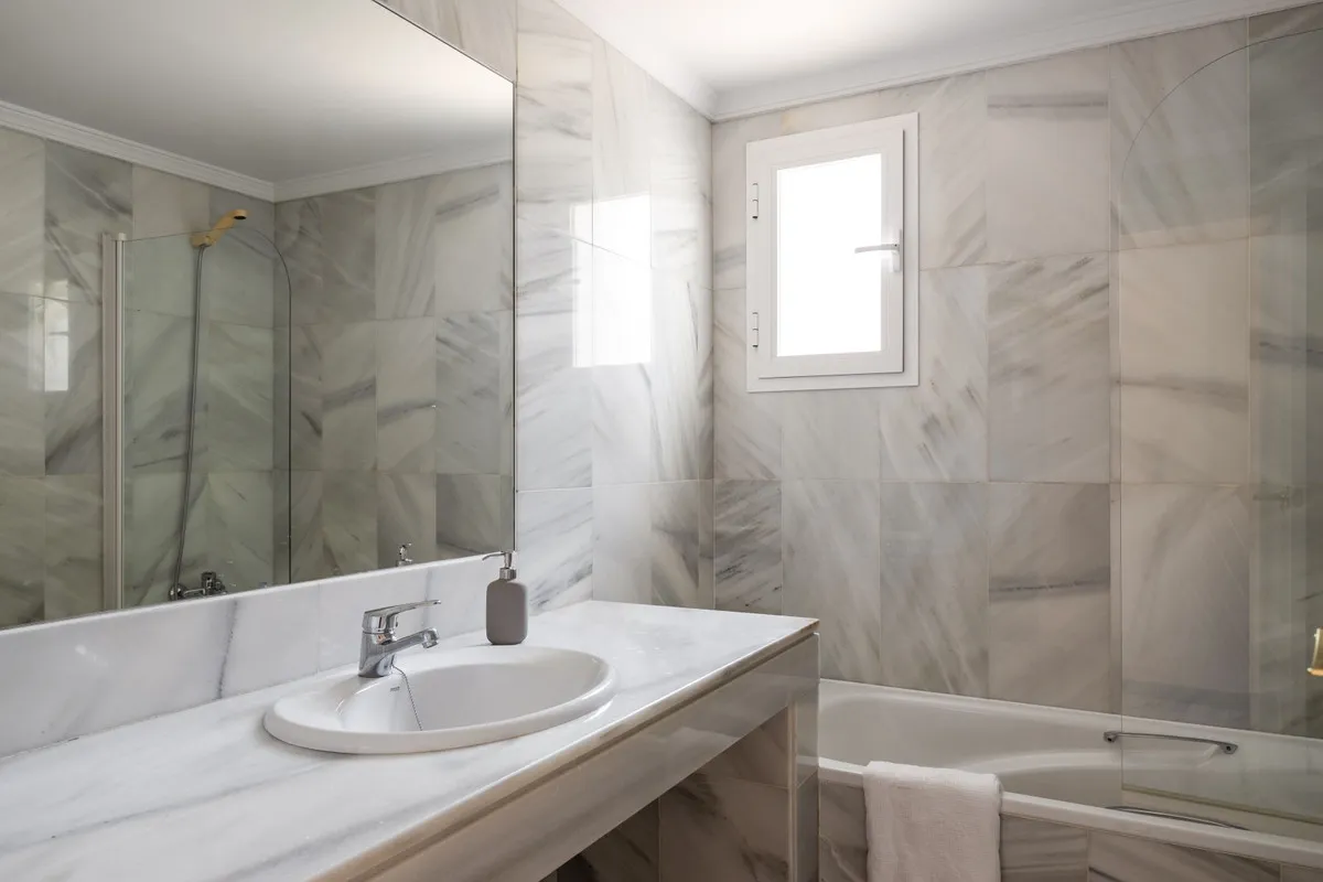 b927793b-2639-4057-9595-79f2d4034d93