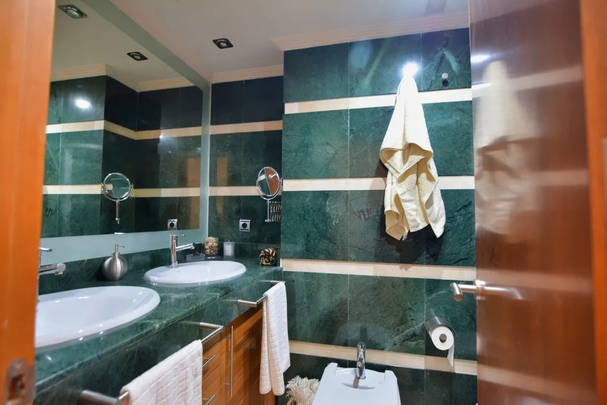 dcc7b8cc-2947-4617-9650-c7d347737c76