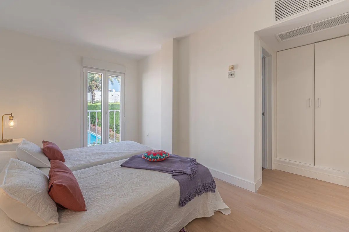 0f2afb00-f209-4c1a-8e5b-f938de4c91f0