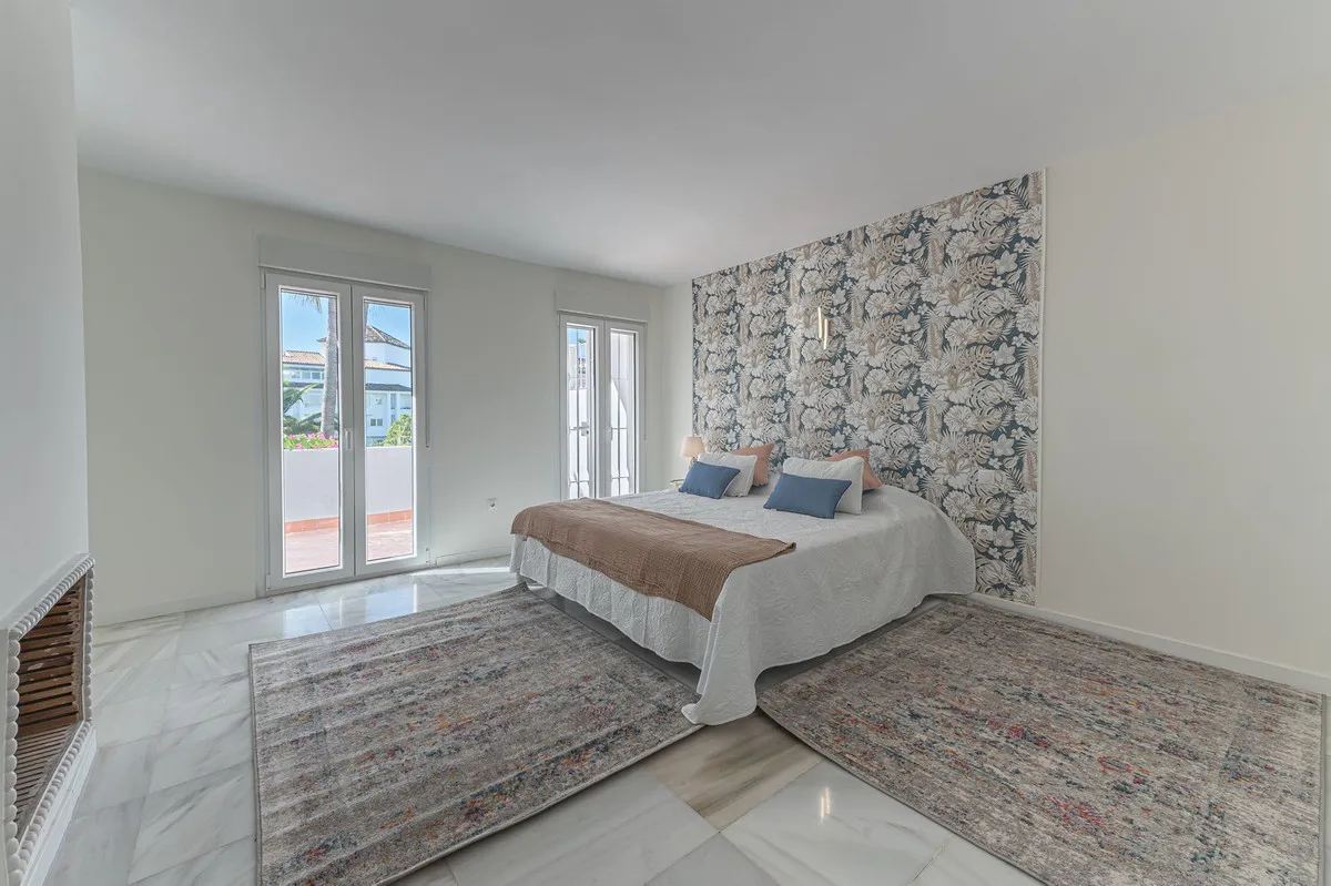 7f9e5fe7-a0a1-46af-8886-a774cd8b7893