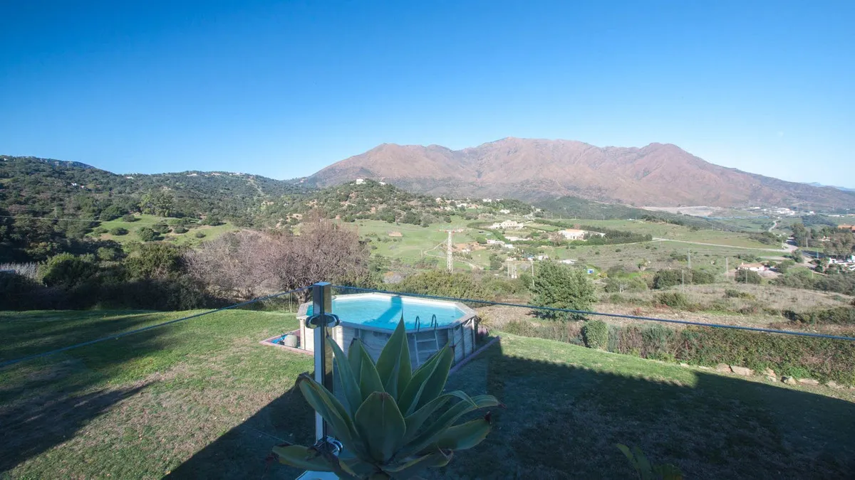 5faef0a0-e02b-44fd-8df6-f206100f683d