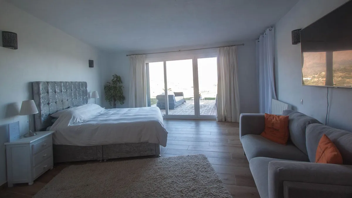 b159feae-eed5-4159-9d4b-fcea922d6c73