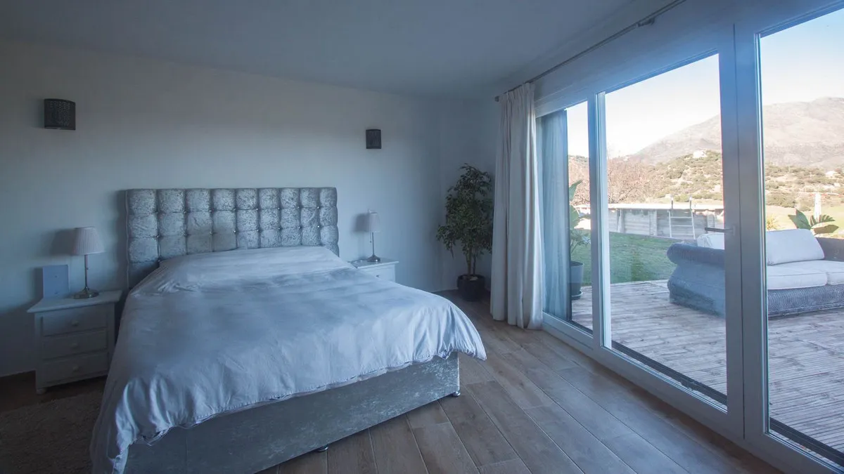 b3f6c494-4d54-492a-badd-32e9e334f483