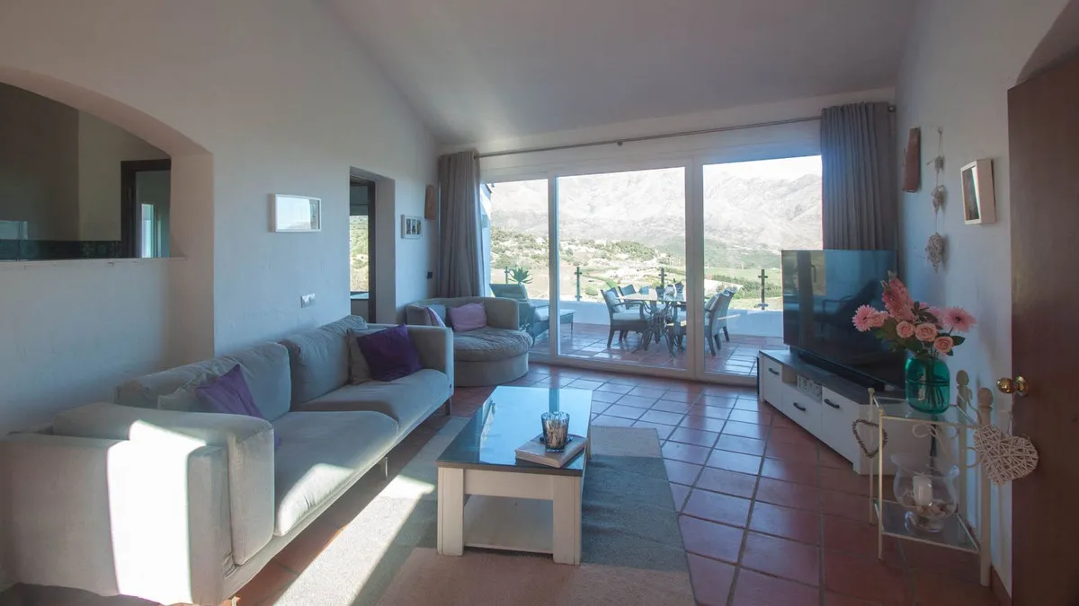 d11246db-cebe-40f3-8fd2-6813c23d7652