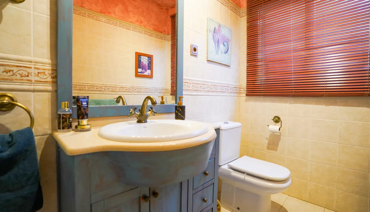 69ccc7a5-703a-4283-8a8a-d291733cc9bd