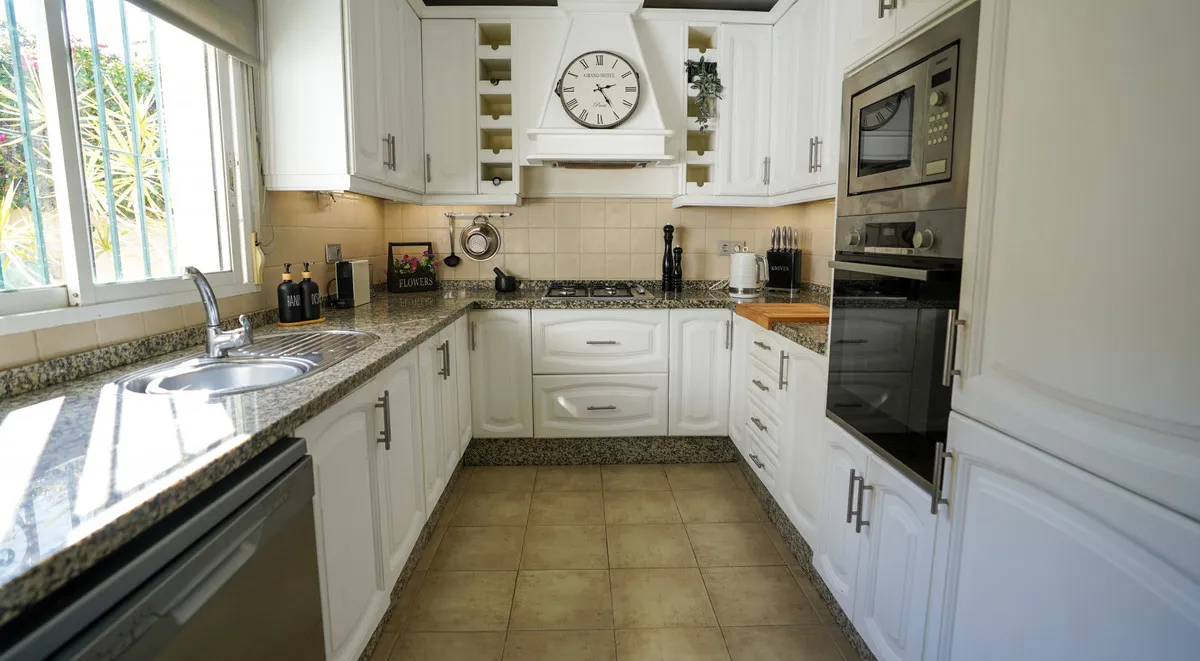 a7ff242e-9e6c-433d-8e5e-352f20834f43