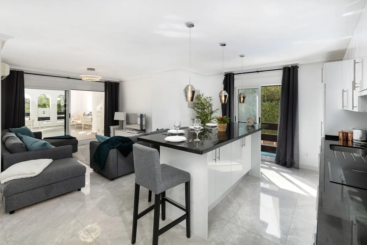 4b2eaca4-4be3-421c-bcf9-941b559adb2f