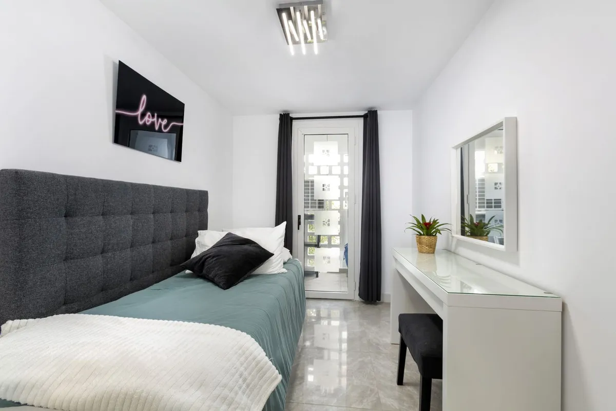 4ef3f8f9-07eb-4ee4-b032-7ab6ab8299c2