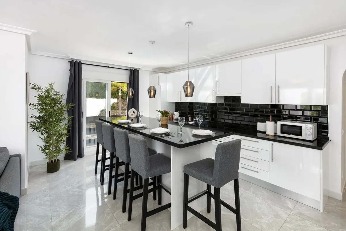 4fd70f60-076a-454a-9f6a-8a327ddae2d1