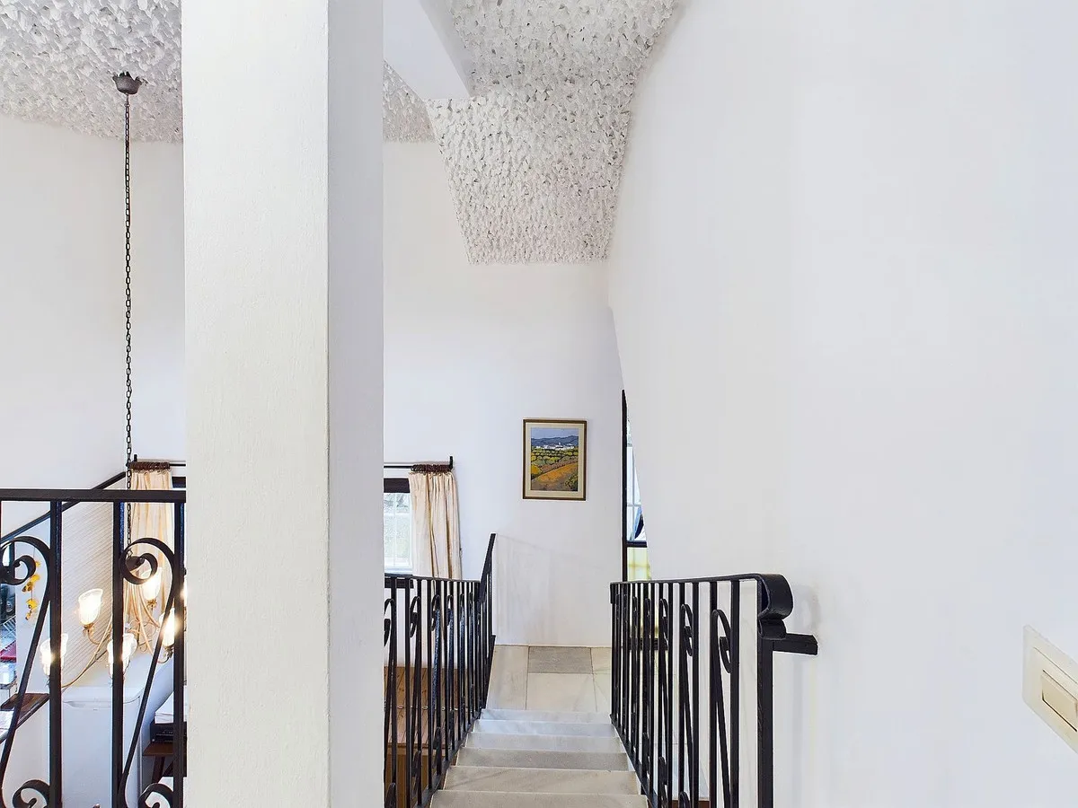 b5493f8d-9b9c-40f4-b29f-d4e2c575a681