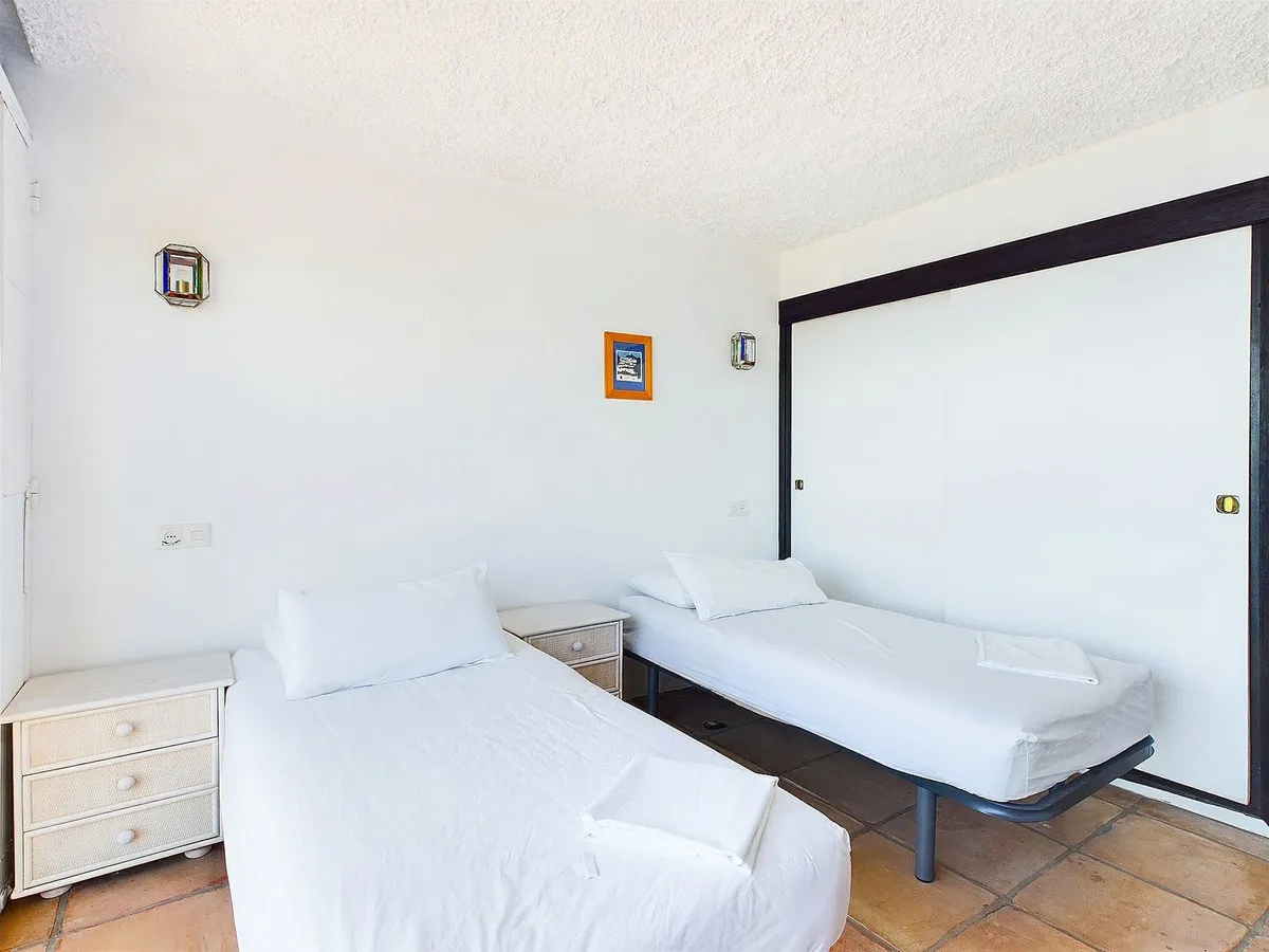 eeb80bd5-661d-480a-adfc-758366245801