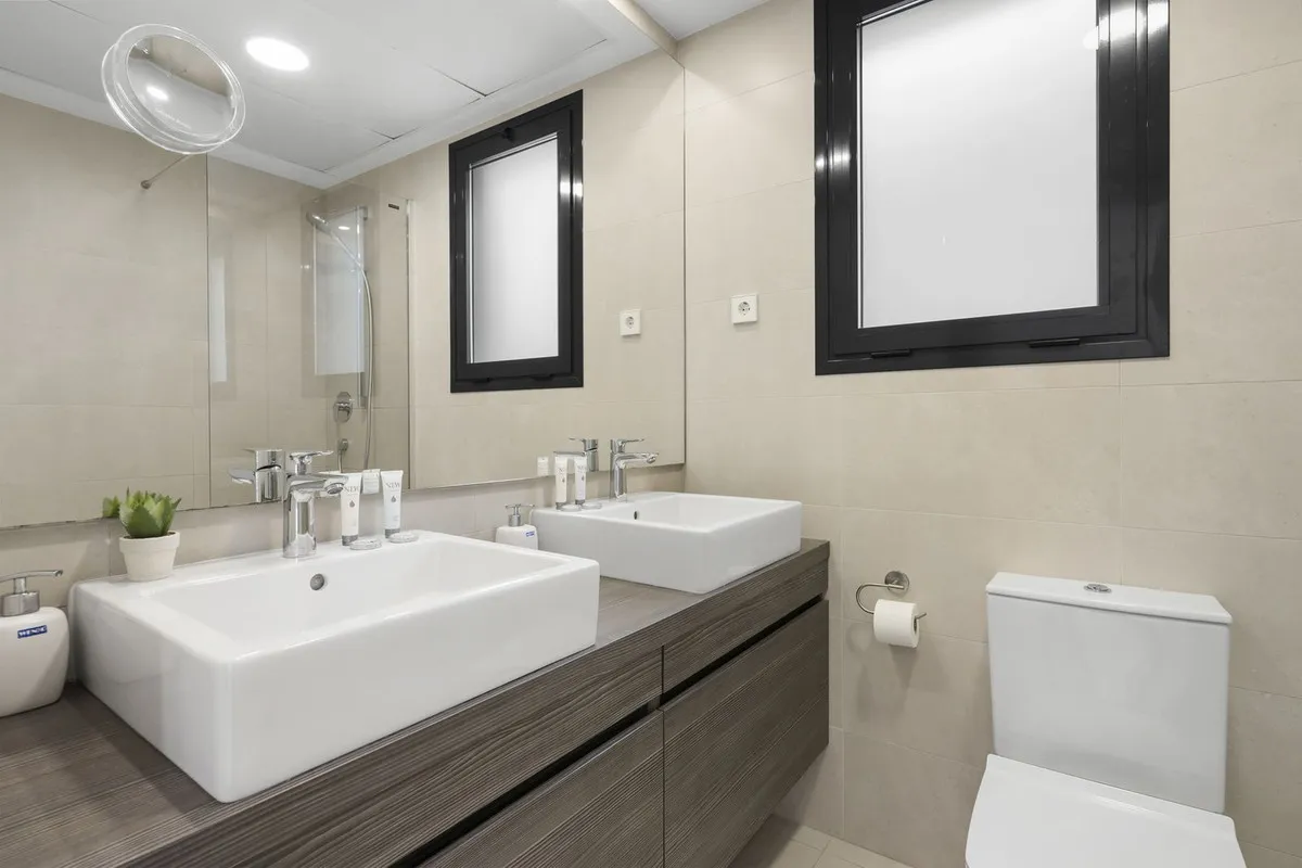 74ea1d0a-6e21-4d31-8439-7135c2684028