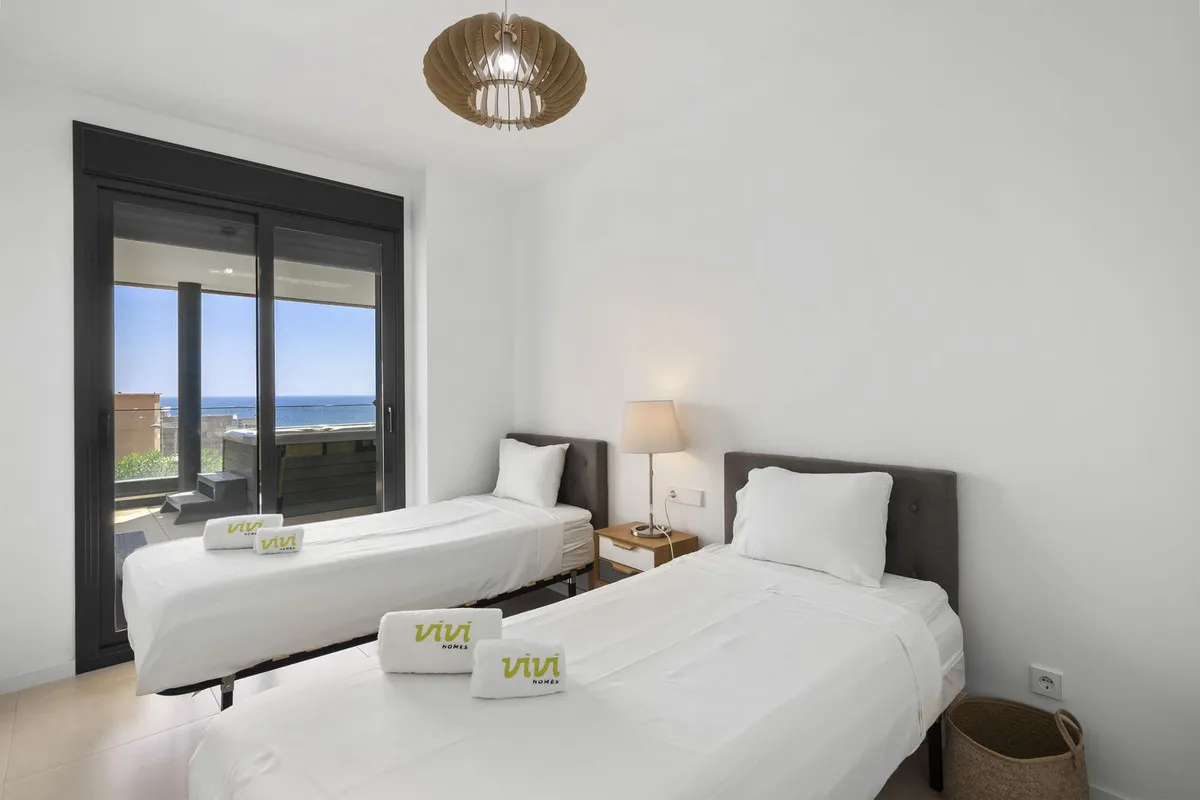 f47b054d-9860-4eeb-8963-ec6526ef6715