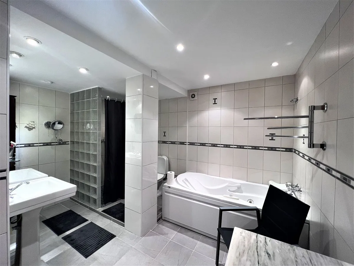 b421f254-fd5d-4c4a-b13e-293e60c70bc8