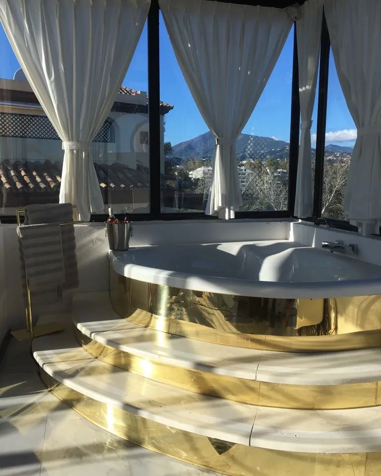 9205f994-75c8-4c85-8dca-f92aa1772531