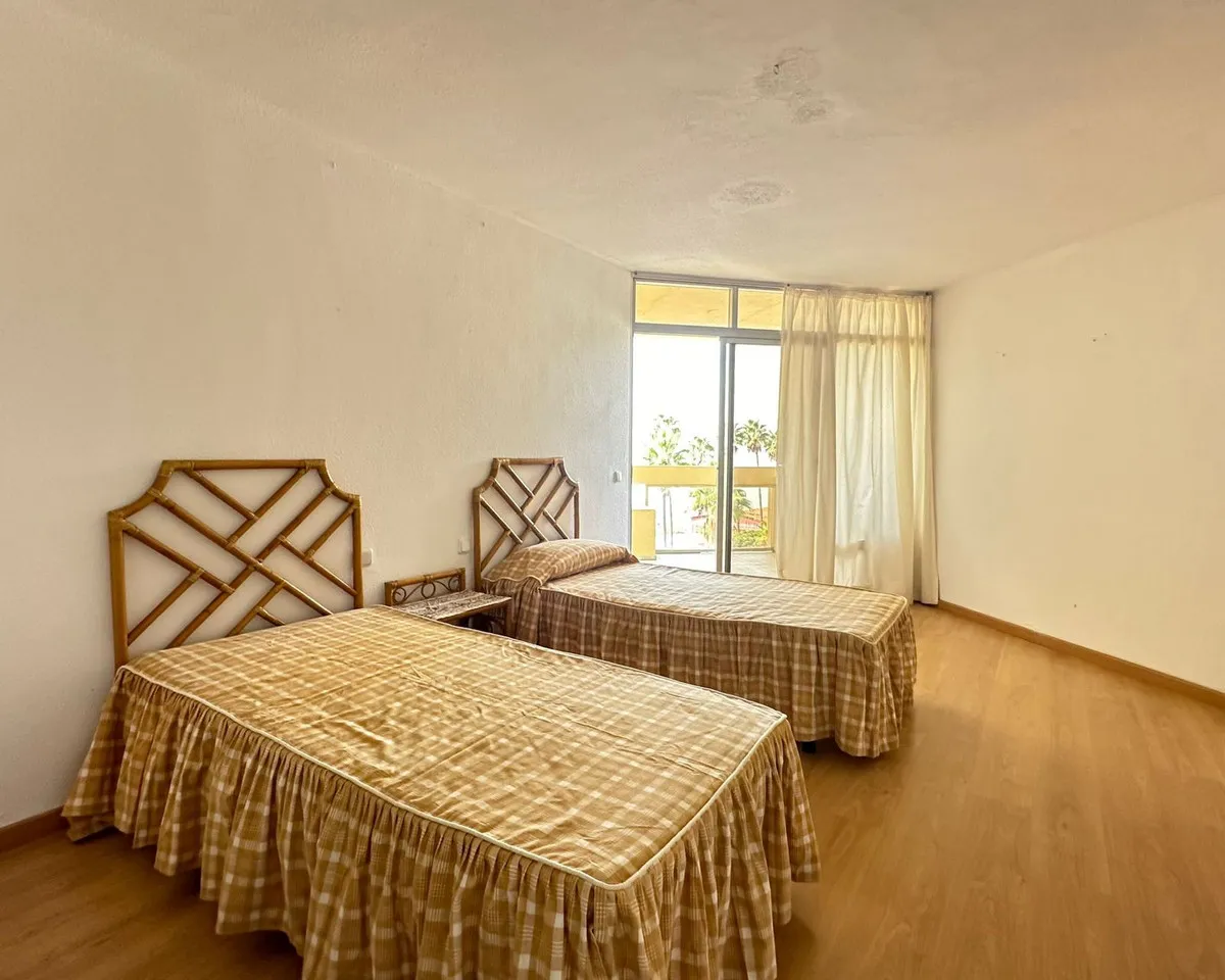 7ae968e5-0070-4580-a30c-7b163d152fb9