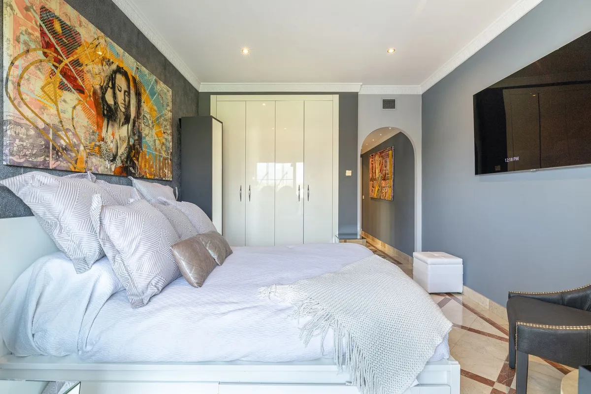 8dca0d18-3e17-4889-b7c3-f8b40b1b9237