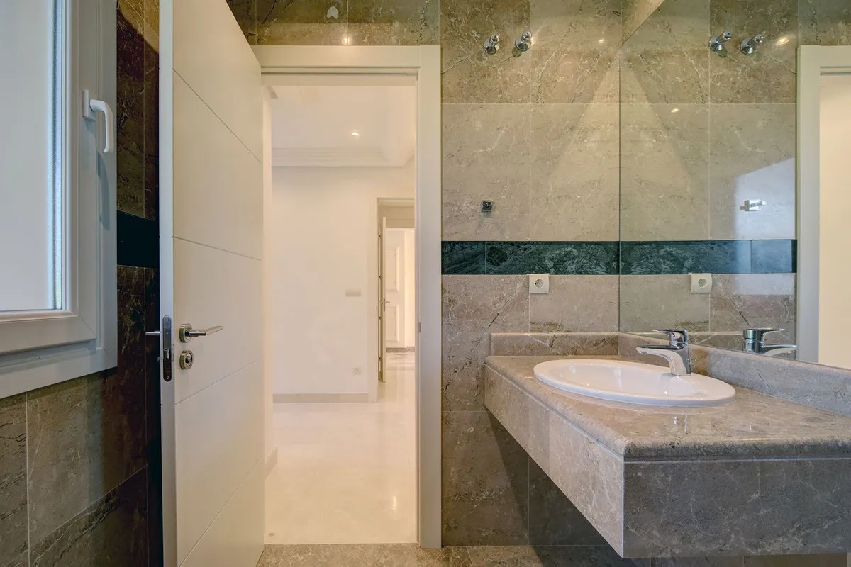 2fa62f18-a079-4777-b6e0-f264677a946d