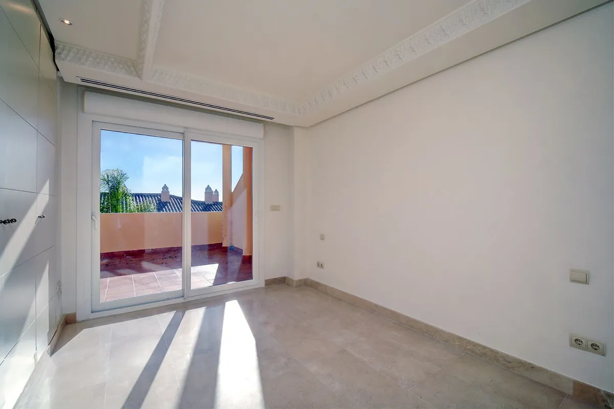 7abadf1b-8975-4828-81bb-b12e086e8ab6