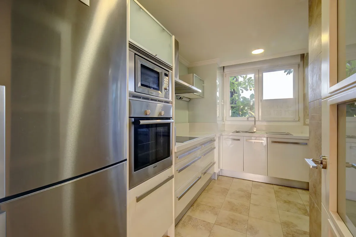 8e94b3b4-9df5-43f3-8397-b0d9a1769776