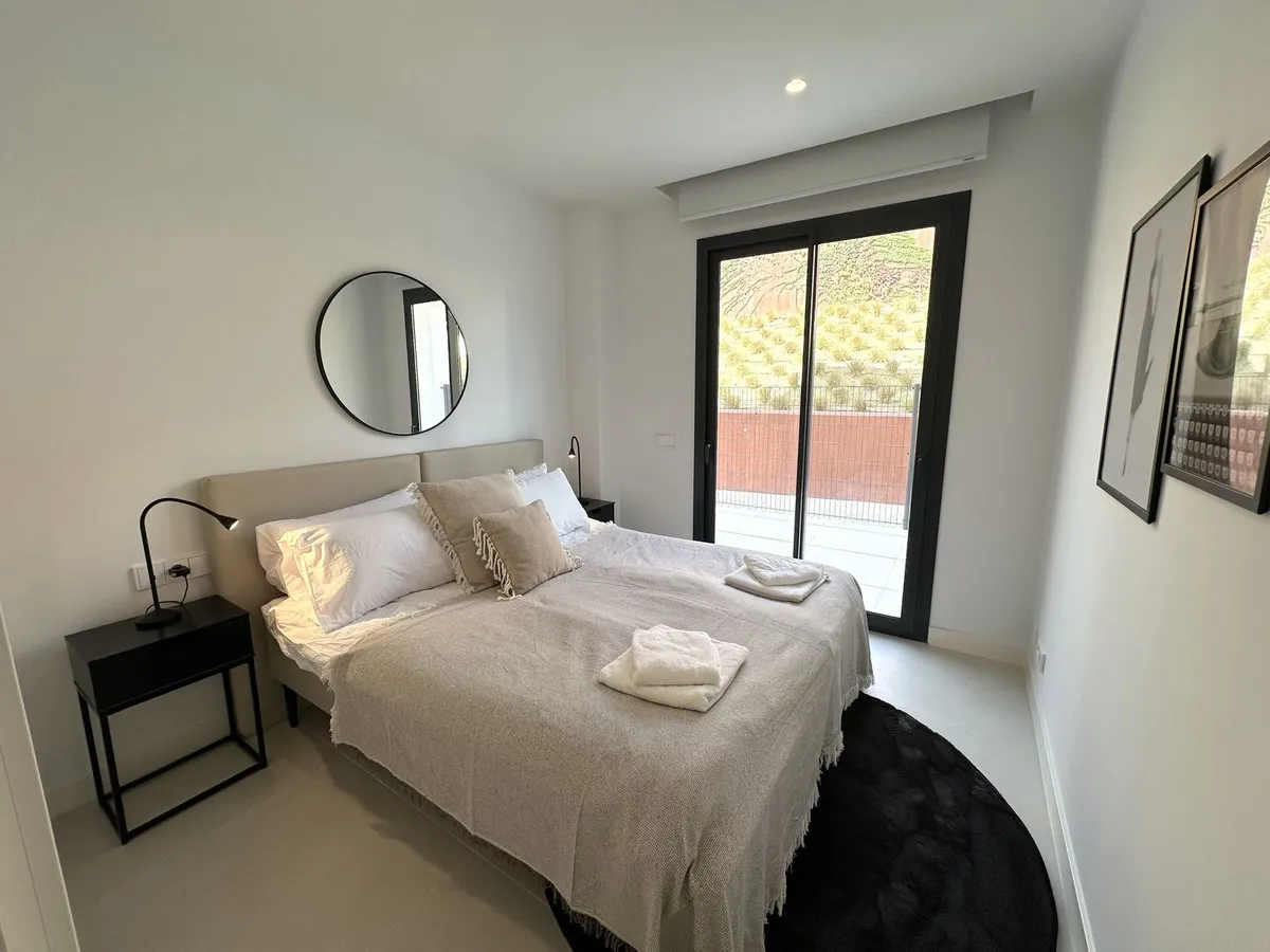 04ff106e-a8df-4b99-8bb8-c1d4631b9aa5